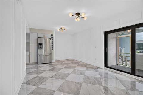 Condo in Indian Rocks Beach, Florida, 2 bedrooms  № 2314246 - photo 15
