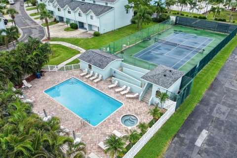 Condo in Indian Rocks Beach, Florida, 2 bedrooms  № 2314246 - photo 30