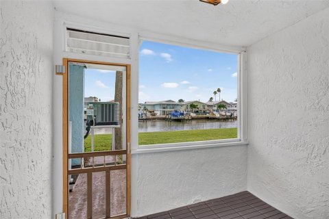 Condo in Indian Rocks Beach, Florida, 2 bedrooms  № 2314246 - photo 24