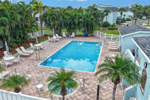 Condo in Indian Rocks Beach, Florida, 2 bedrooms  № 2314246 - photo 28