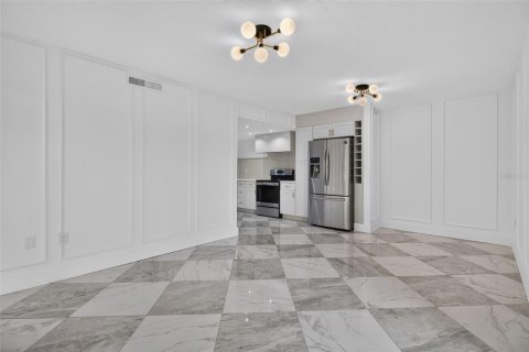 Condo in Indian Rocks Beach, Florida, 2 bedrooms  № 2314246 - photo 16