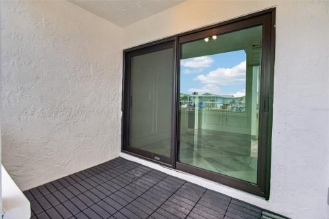 Condo in Indian Rocks Beach, Florida, 2 bedrooms  № 2314246 - photo 25