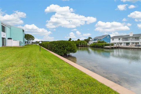 Condo in Indian Rocks Beach, Florida, 2 bedrooms  № 2314246 - photo 2