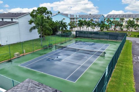 Condo in Indian Rocks Beach, Florida, 2 bedrooms  № 2314246 - photo 29