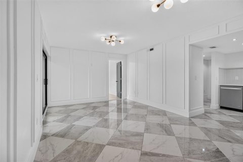 Condo in Indian Rocks Beach, Florida, 2 bedrooms  № 2314246 - photo 13