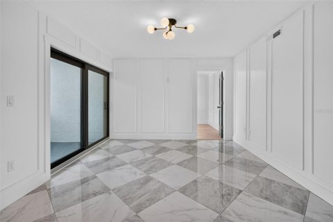 Condo in Indian Rocks Beach, Florida, 2 bedrooms  № 2314246 - photo 18