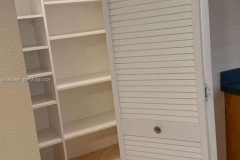 Casa en venta en Fort Lauderdale, Florida, 4 dormitorios, 191.01 m2 № 1993126 - foto 30