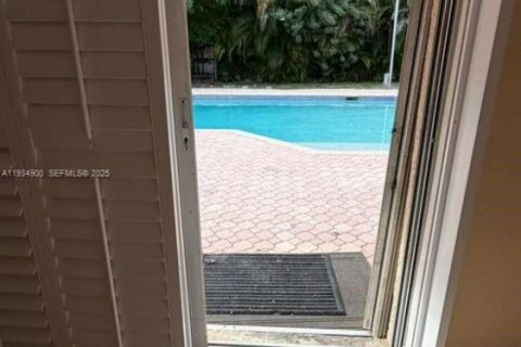 Casa en venta en Fort Lauderdale, Florida, 4 dormitorios, 191.01 m2 № 1993126 - foto 7