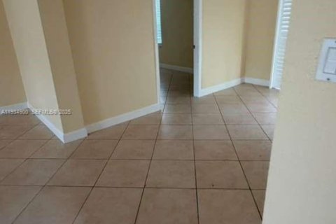 Casa en venta en Fort Lauderdale, Florida, 4 dormitorios, 191.01 m2 № 1993126 - foto 12