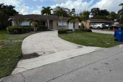 Casa en venta en Fort Lauderdale, Florida, 4 dormitorios, 191.01 m2 № 1993126 - foto 1