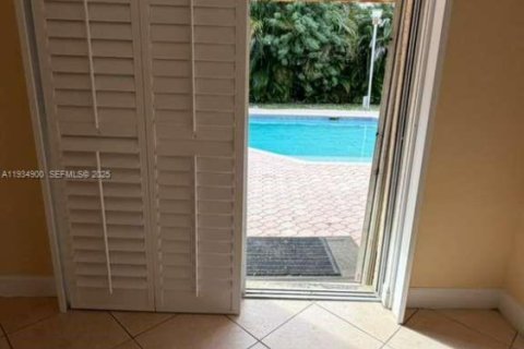 Casa en venta en Fort Lauderdale, Florida, 4 dormitorios, 191.01 m2 № 1993126 - foto 6