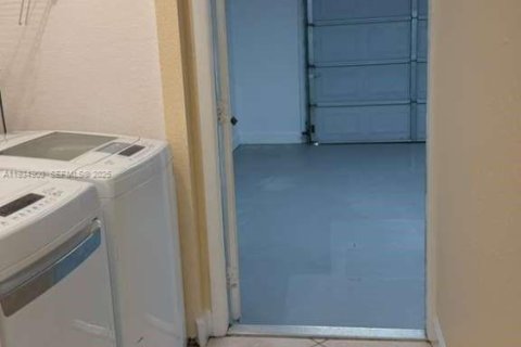 Casa en venta en Fort Lauderdale, Florida, 4 dormitorios, 191.01 m2 № 1993126 - foto 20