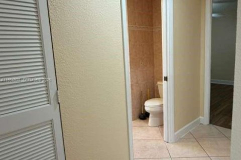 Casa en venta en Fort Lauderdale, Florida, 4 dormitorios, 191.01 m2 № 1993126 - foto 29