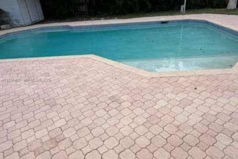 Casa en venta en Fort Lauderdale, Florida, 4 dormitorios, 191.01 m2 № 1993126 - foto 17