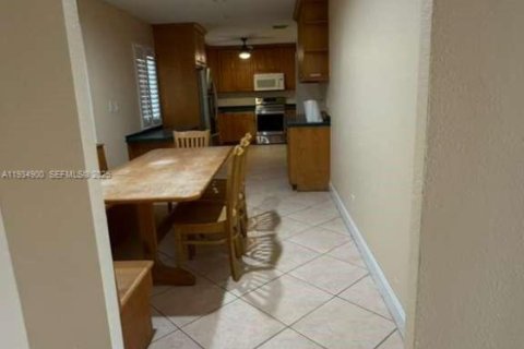 Casa en venta en Fort Lauderdale, Florida, 4 dormitorios, 191.01 m2 № 1993126 - foto 25