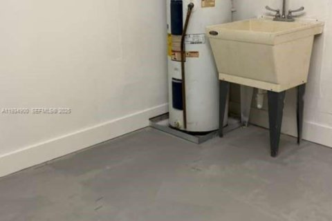 Casa en venta en Fort Lauderdale, Florida, 4 dormitorios, 191.01 m2 № 1993126 - foto 16