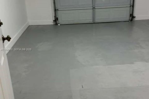 Casa en venta en Fort Lauderdale, Florida, 4 dormitorios, 191.01 m2 № 1993126 - foto 19