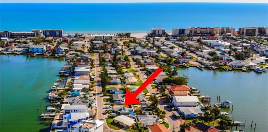 Land in Madeira Beach, Florida № 1826482