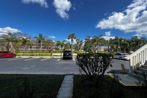 Condo in Boynton Beach, Florida, 2 bedrooms  № 1050018 - photo 1