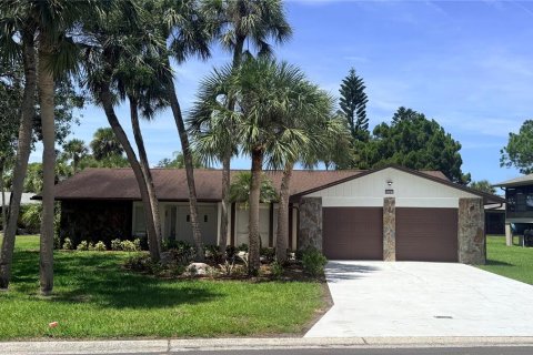 Casa en New Port Richey, Florida 3 dormitorios, 223.52 m2 № 2314167