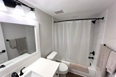Condominio en alquiler en Sarasota, Florida, 2 dormitorios, 104.7 m2 № 1913470 - foto 13