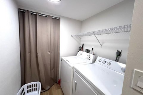 Condo in Sarasota, Florida, 2 bedrooms  № 1913470 - photo 12