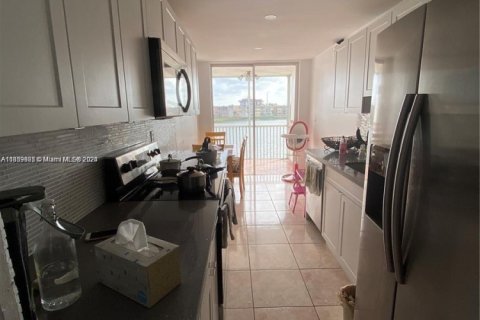 Copropriété à vendre à Miami, Floride: 2 chambres, 155.52 m2 № 1864324 - photo 5