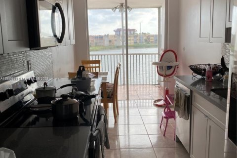Copropriété à vendre à Miami, Floride: 2 chambres, 155.52 m2 № 1864324 - photo 6