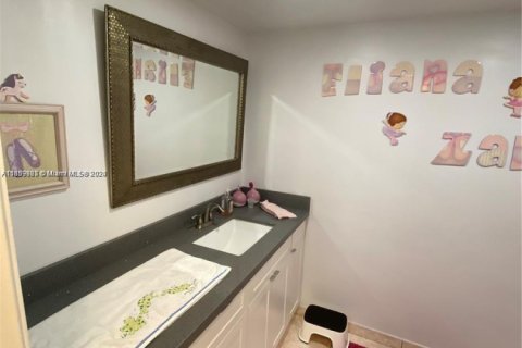 Copropriété à vendre à Miami, Floride: 2 chambres, 155.52 m2 № 1864324 - photo 10