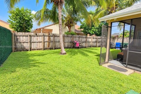 Casa en venta en Pembroke Pines, Florida, 2 dormitorios, 96.06 m2 № 2426076 - foto 4