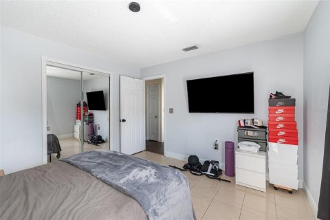 House in Orlando, Florida 4 bedrooms, 214.51 sq.m. № 1690347 - photo 20