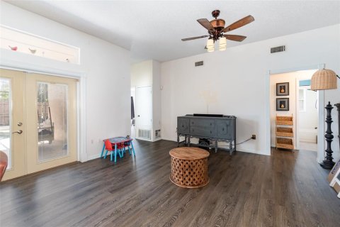 House in Orlando, Florida 4 bedrooms, 214.51 sq.m. № 1690347 - photo 6