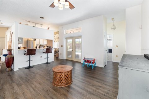 House in Orlando, Florida 4 bedrooms, 214.51 sq.m. № 1690347 - photo 5
