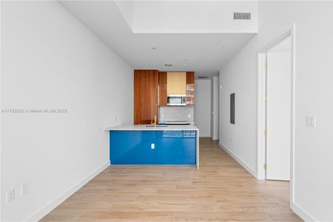 Condo in Miami, Florida, 1 bedroom  № 1860893 - photo 11