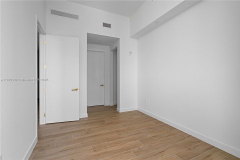 Condo in Miami, Florida, 1 bedroom  № 1860893 - photo 22