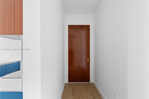 Condo in Miami, Florida, 1 bedroom  № 1860893 - photo 7