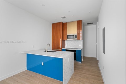 Condo in Miami, Florida, 1 bedroom  № 1860893 - photo 10