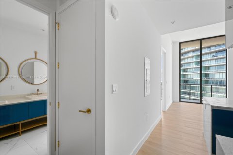 Condo in Miami, Florida, 1 bedroom  № 1860893 - photo 2