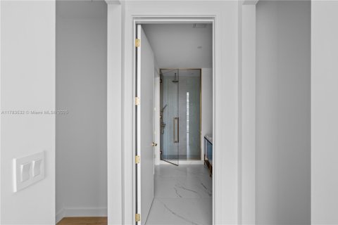 Condo in Miami, Florida, 1 bedroom  № 1860893 - photo 23