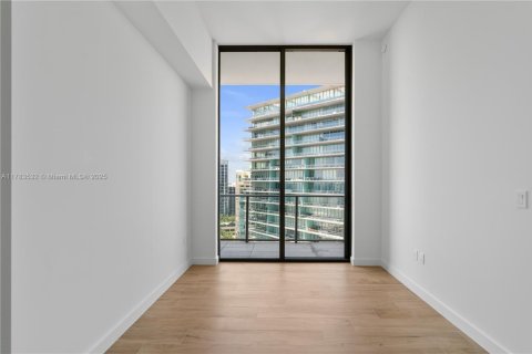 Condo in Miami, Florida, 1 bedroom  № 1860893 - photo 18