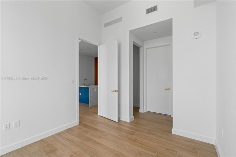 Condo in Miami, Florida, 1 bedroom  № 1860893 - photo 21