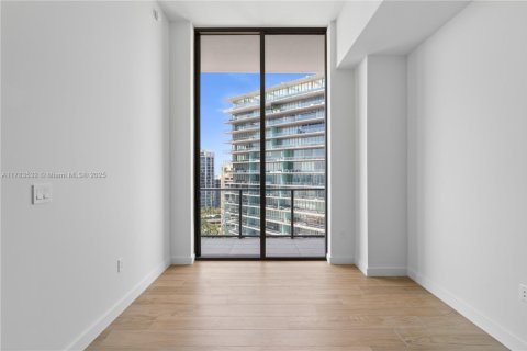 Condo in Miami, Florida, 1 bedroom  № 1860893 - photo 15