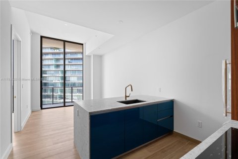 Condo in Miami, Florida, 1 bedroom  № 1860893 - photo 5