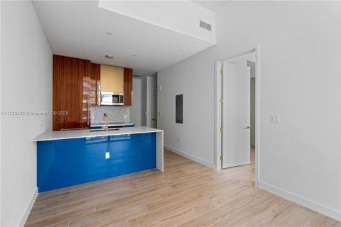 Condo in Miami, Florida, 1 bedroom  № 1860893 - photo 13