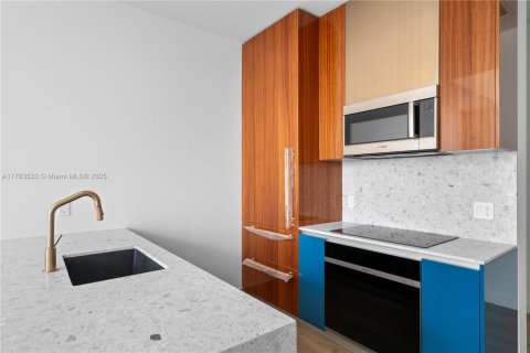 Condo in Miami, Florida, 1 bedroom  № 1860893 - photo 9