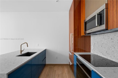 Condo in Miami, Florida, 1 bedroom  № 1860893 - photo 3