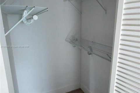 Apartment in Miami Beach, Florida № 1977015 - photo 7