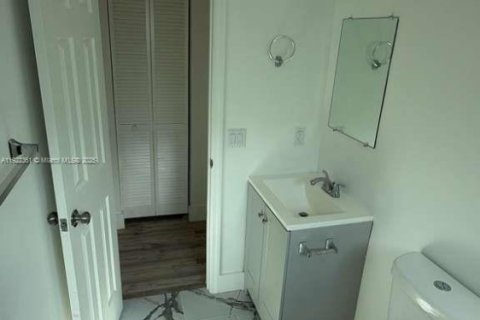 Apartment in Miami Beach, Florida № 1977015 - photo 3