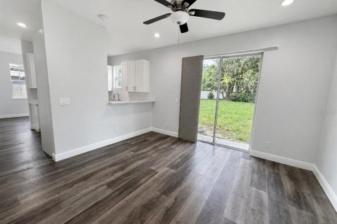 Casa en venta en Orlando, Florida, 4 dormitorios, 188.68 m2 № 2291159 - foto 7