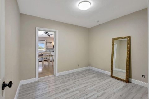 Casa en venta en Port St. Lucie, Florida, 4 dormitorios, 197.7 m2 № 2078088 - foto 24